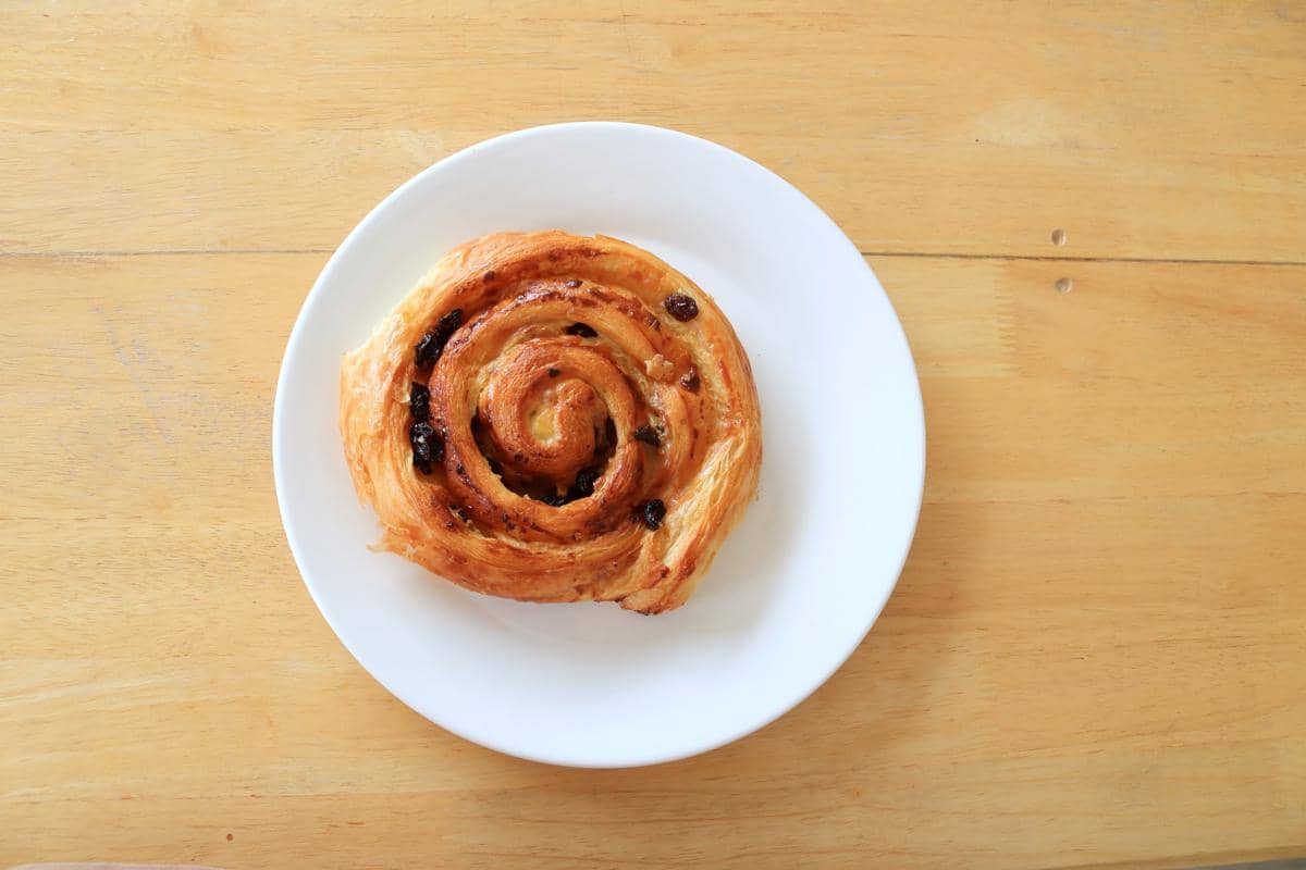 ilustrasi pain aux raisins