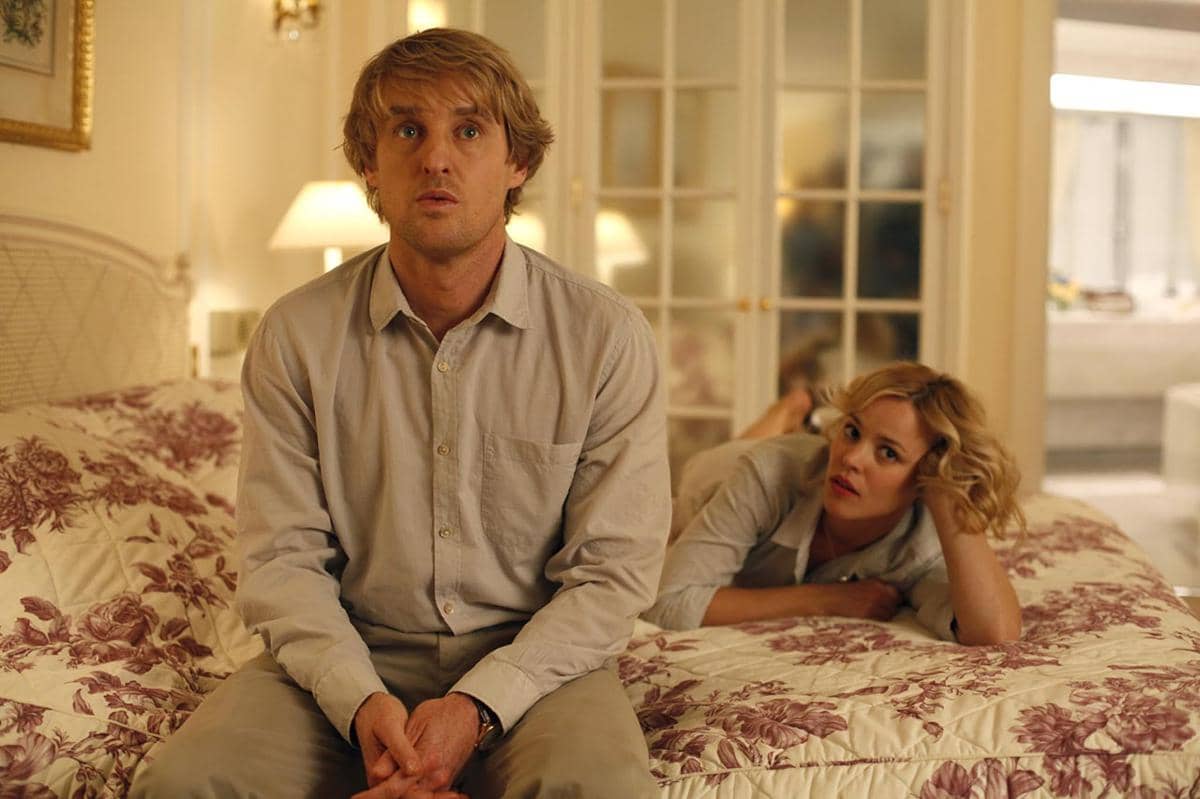 Owen Wilson (kiri) di Midnight in Paris 