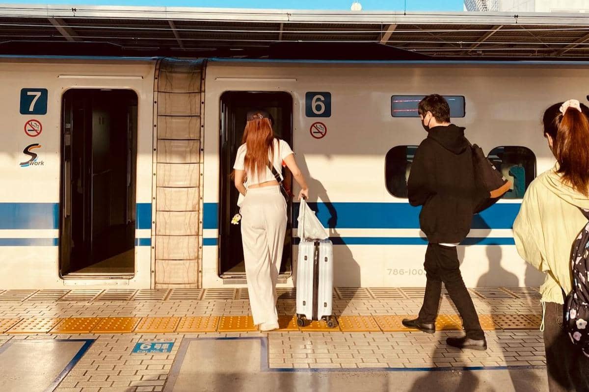 ilustrasi naik shinkansen