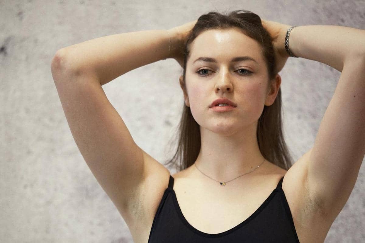 Wanita sedang stres.