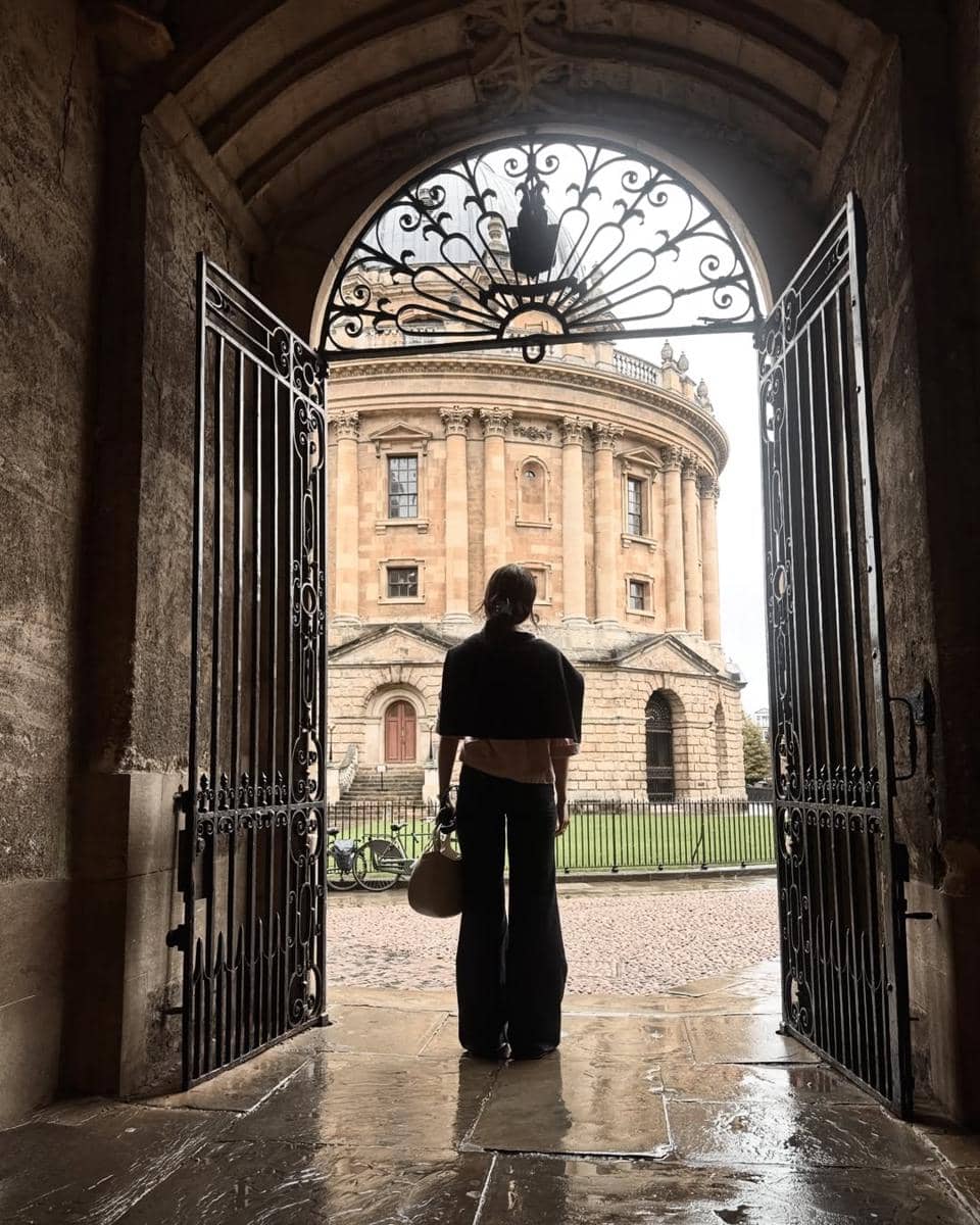 Yasmin Napper saat berkeliling Christ Church College