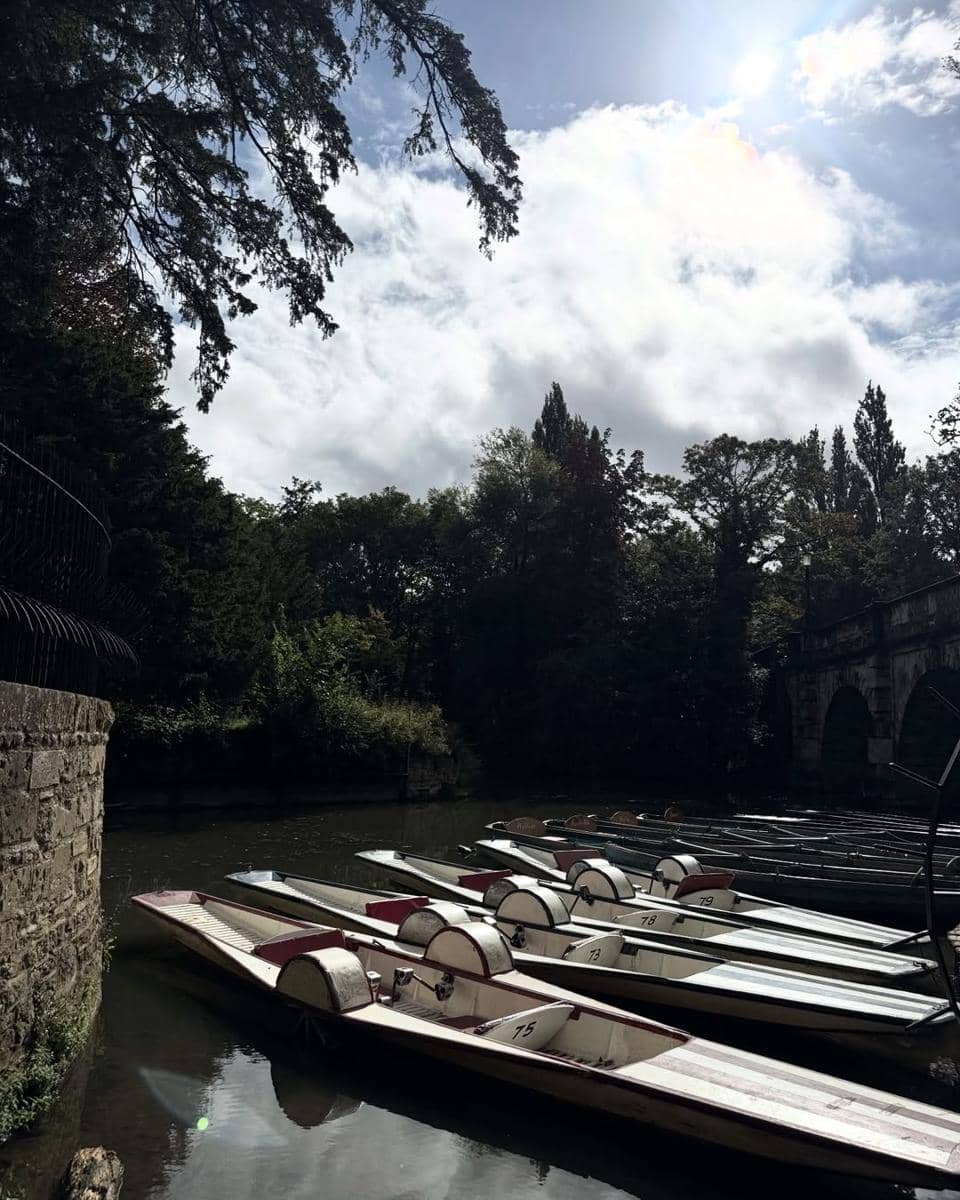 Yasmin Napper saat berkeliling Christ Church College