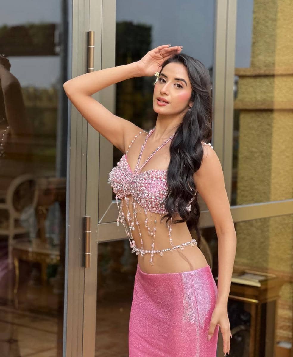 potret Mehak Dhingra, Miss Charm India 2025