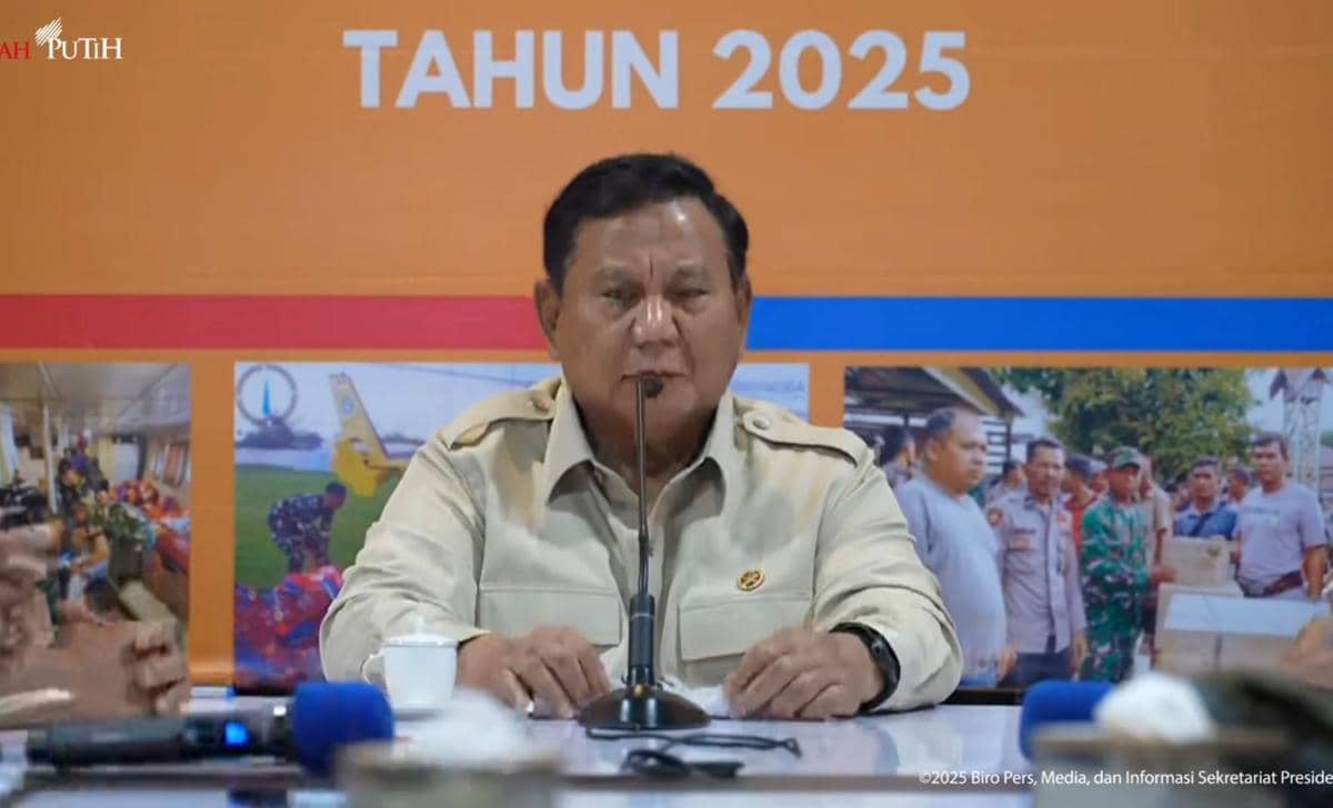 Presiden Prabowo memimpin rapat terbatas (ratas) di Banda Aceh, Minggu (7/12/2025) (Youtube.com/Sekretariat Presiden)