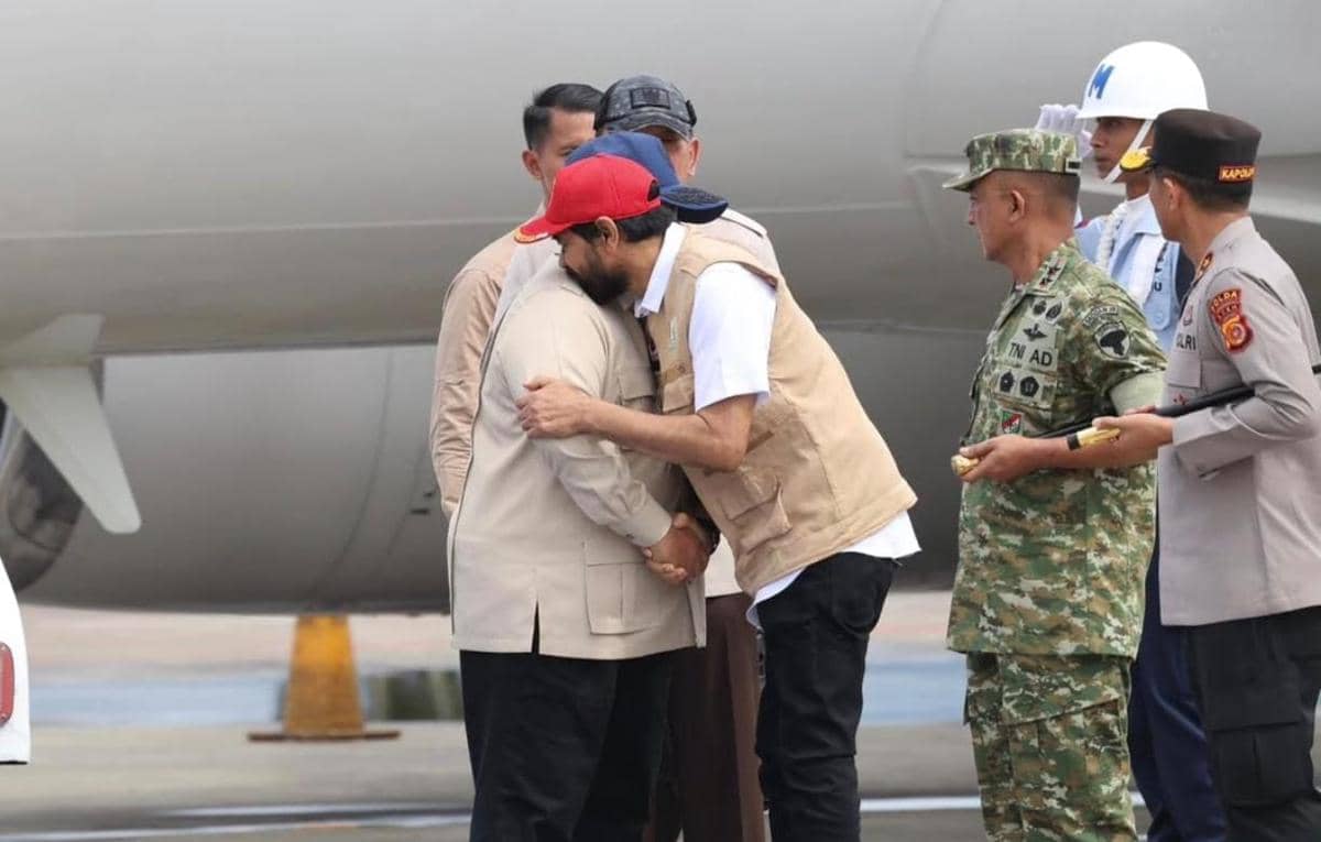 Presiden Prabowo bersama Gubernur Aceh, Muzakir Manaf (Instagram/@sekretariat.kabinet)