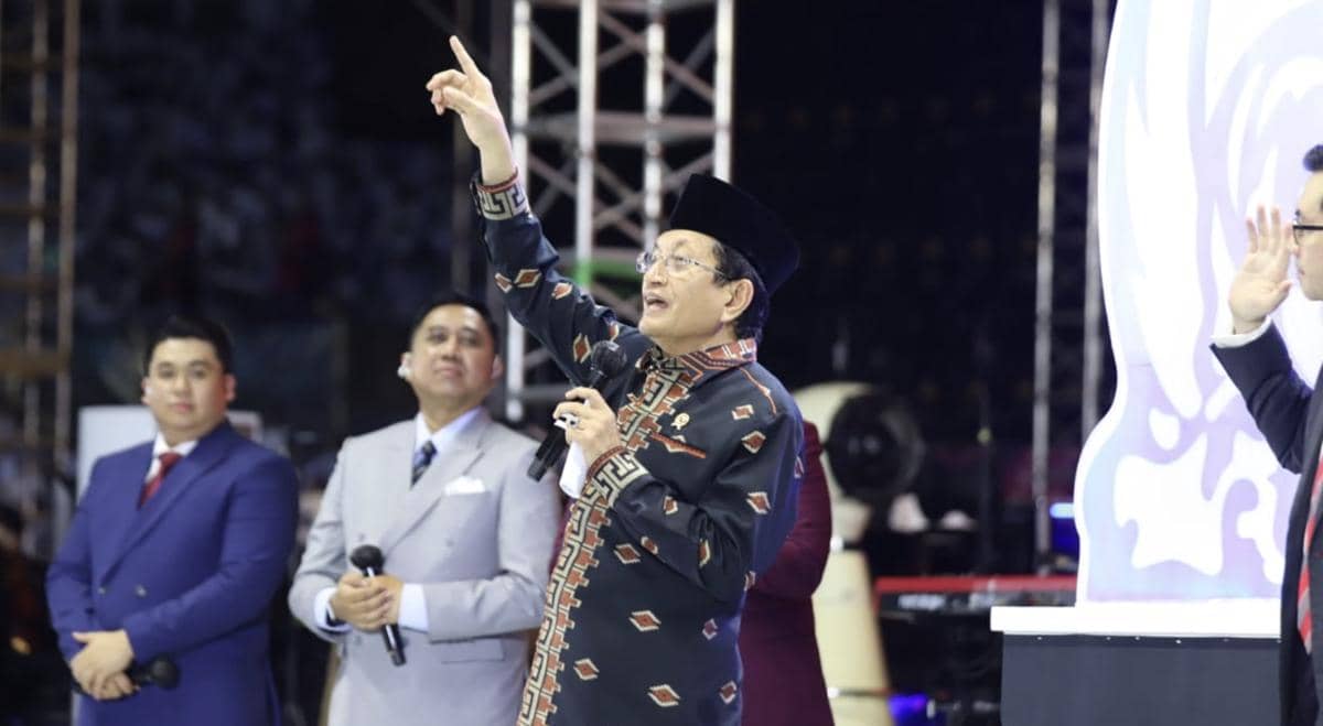 Menteri Agama Nasaruddin Umar saat menyampaikan sambutan pada acara Natal Tiberias 2025 di Gelora Bung Karno, Sabtu, (6/12/2025). (dok. Kemenag)