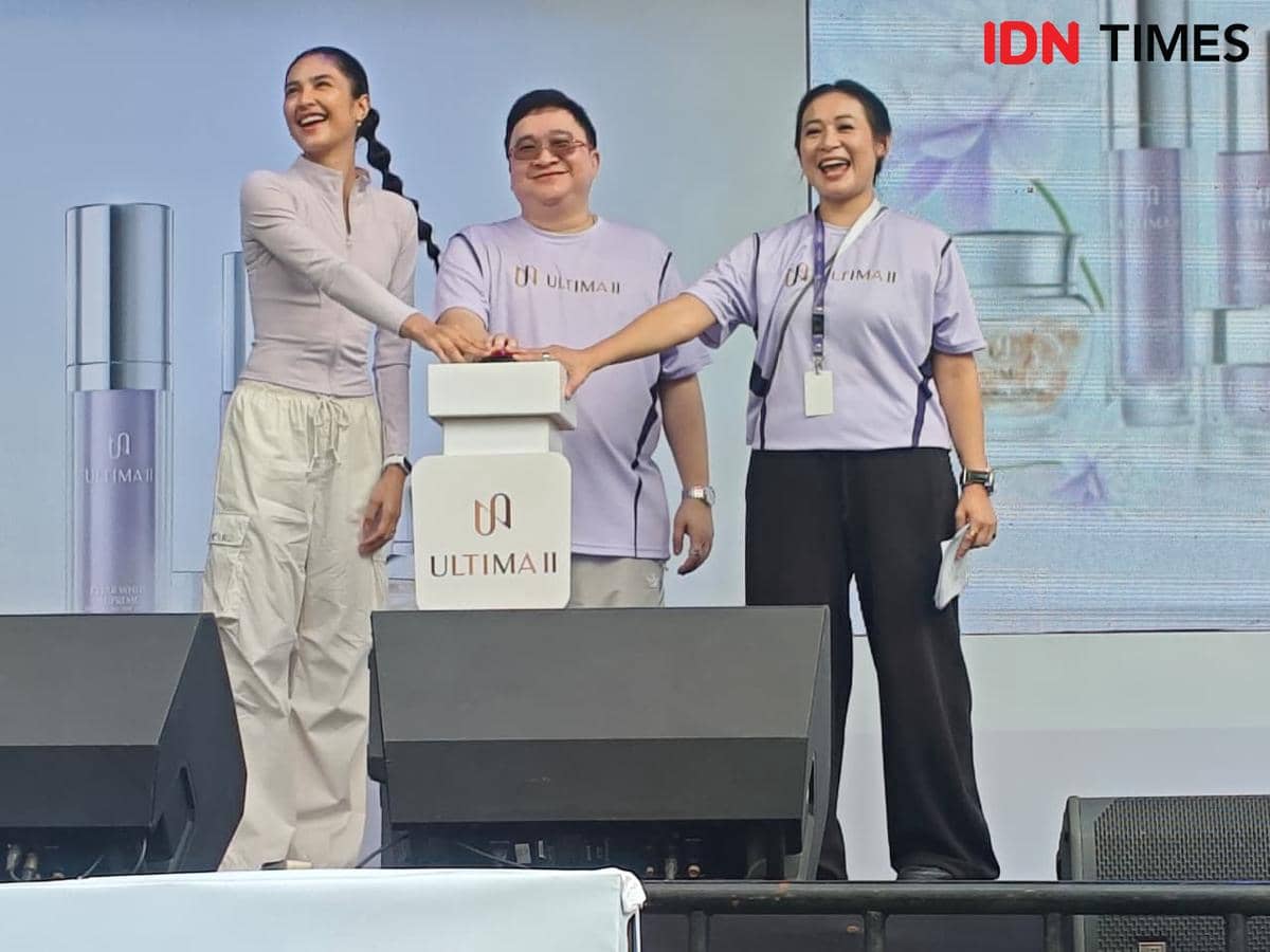 Mikha Tambayong dalam acara Clear White Supreme Glow Scape pada Minggu (7/12/2025) di Sampoerna Strategic Square, Jakarta Pusat