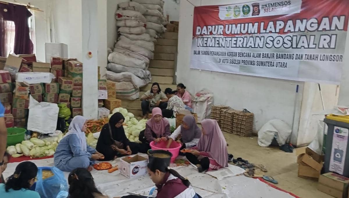 Dapur umum untuk korban banjir (dok. Kementrian Sosial Republik Indonesia)