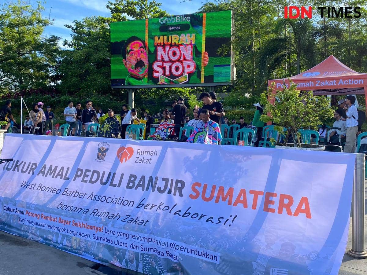 Aksi pangkas rambut bayar seikhlasnya.