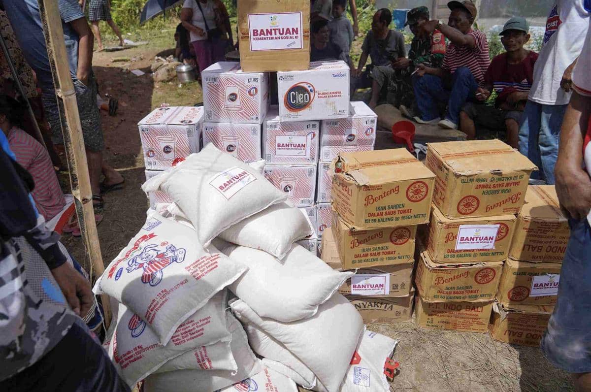 Penyaluran logistik ke wilayah terdampak banjir Sumatra (dok. Kemensos)