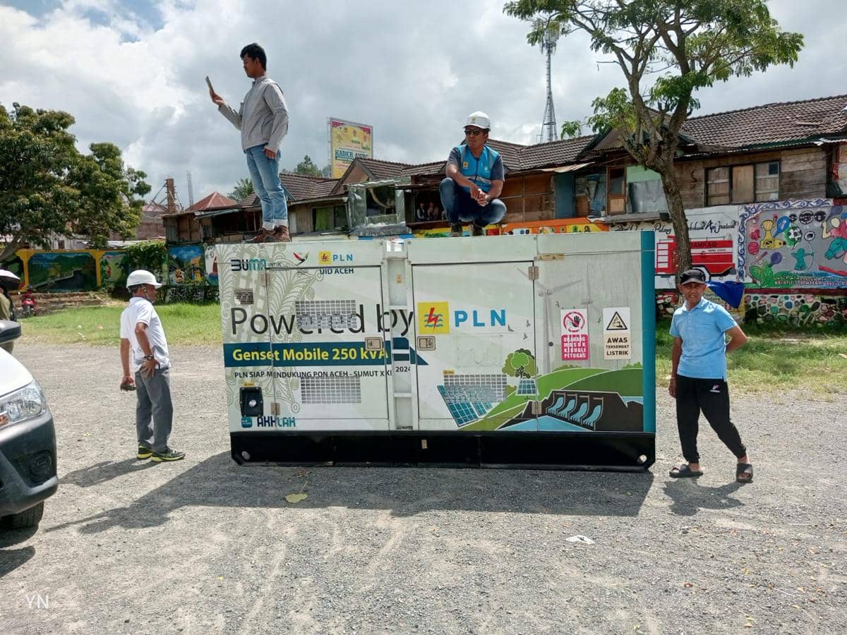 Helikopter Sikorsky milik Badan Nasional Penanggulangan Bencana (BNPB) mengangkut genset milik PLN dari Lanud Sultan Iskandar Muda, Aceh Besar, menuju Takengon, Aceh Tengah, Sabtu (6/12/2025). (Dok. BNPB)