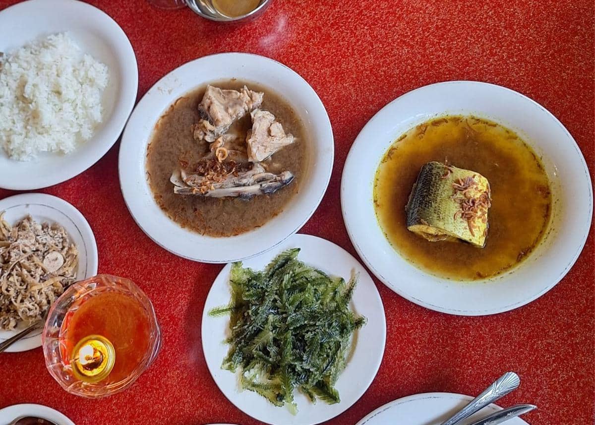 Hidangan masakan Pallukaloa dan Pallumara di RM Pallukaloa Makassar. IDN Times/Irwan Idris