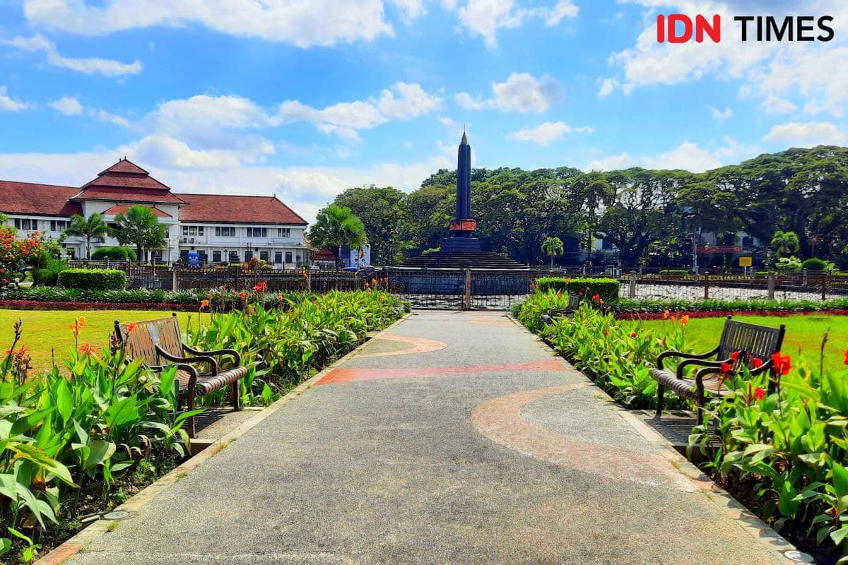 Alun-Alun Tugu Malang