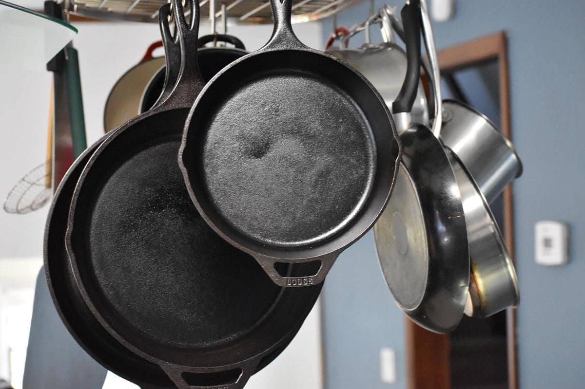 ilustrasi skillet atau cast iron