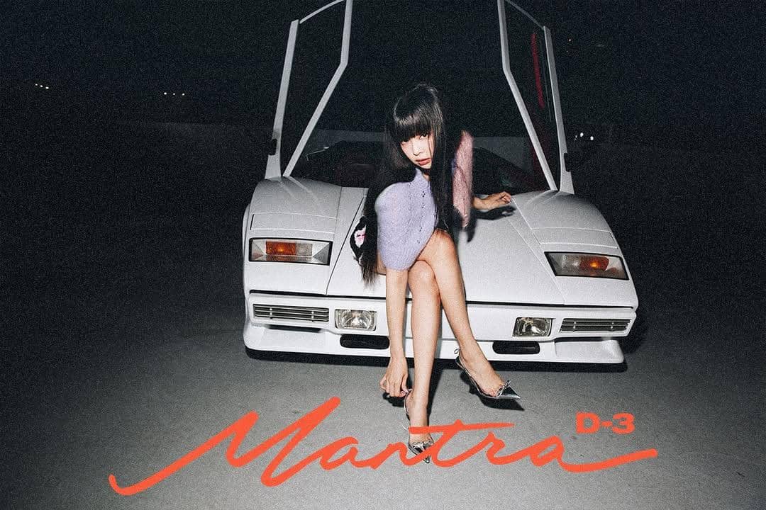 Jennie di lagu "Mantra"