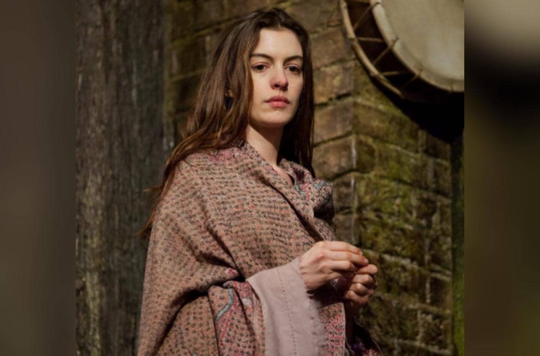 cuplikan adegan yang diperankan Anne Hathaway dalam film Les Misérables