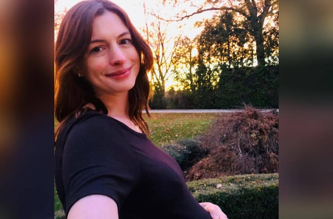 Anne Hathaway saat hamil