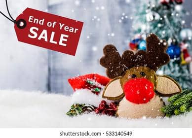 Ilustrasi promo dan diskon akhir tahun dengan ornamen Natal.