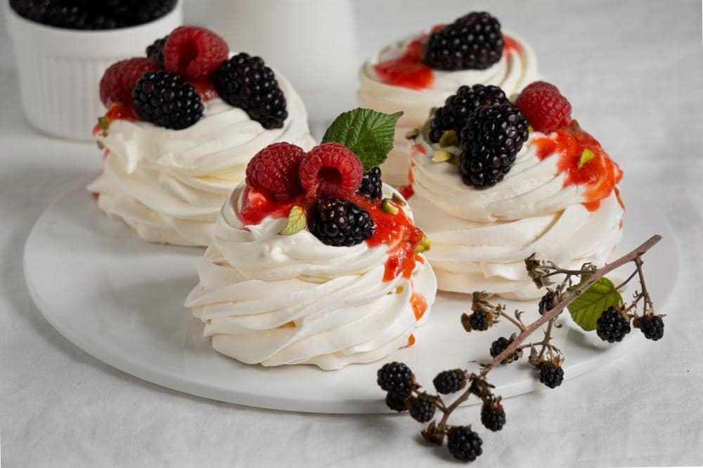 ilustrasi festive christmas pavlova
