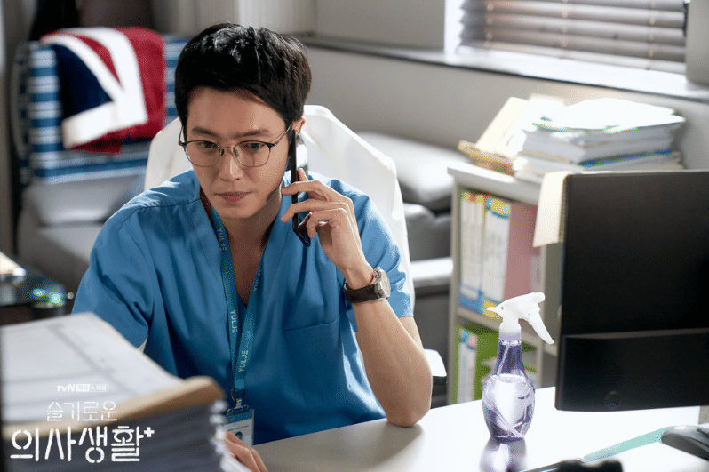 Jung Kyung Ho di drama Hospital Playlist