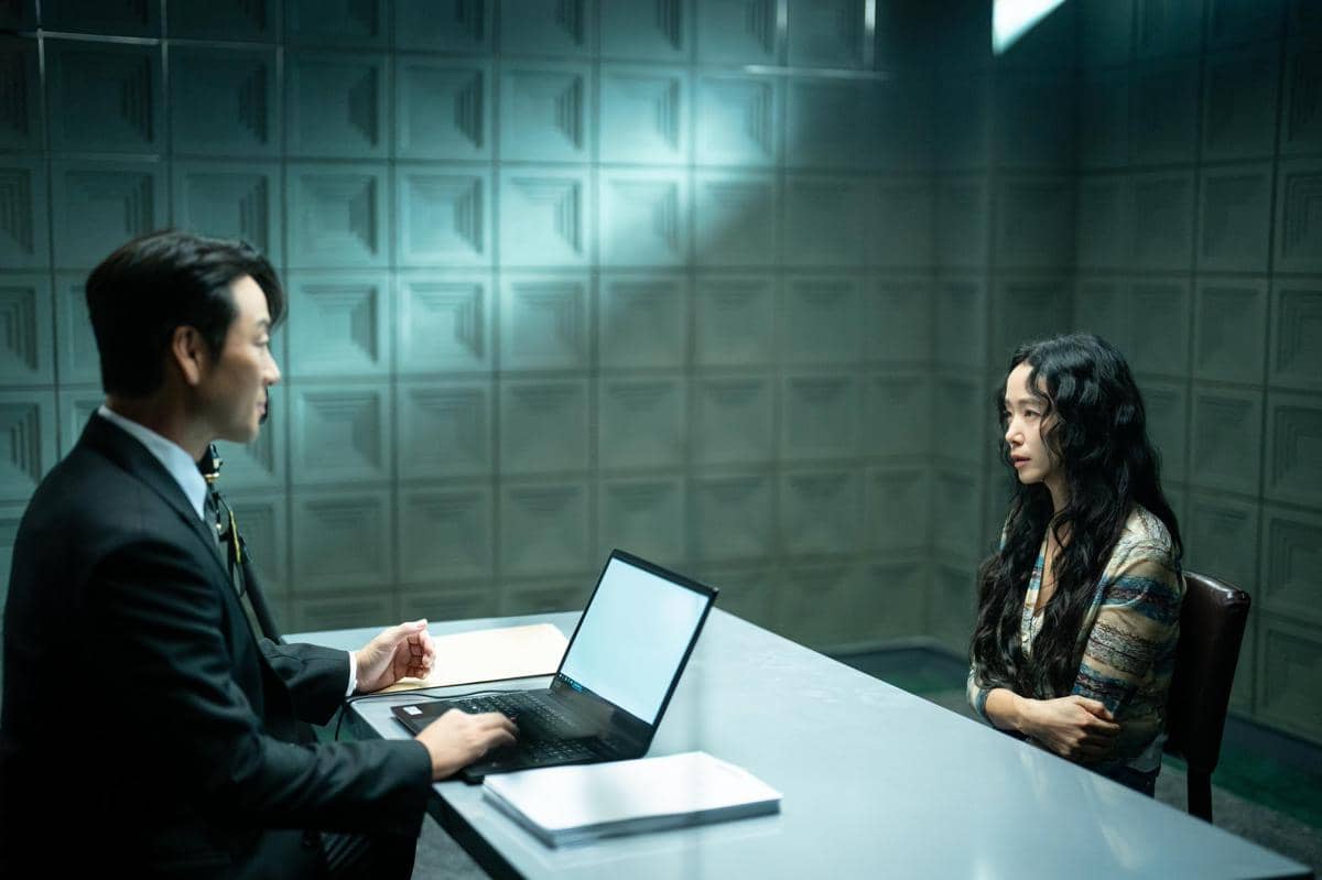 Park Hae Soo dan Jeon Do Yeon di The Price of Confession