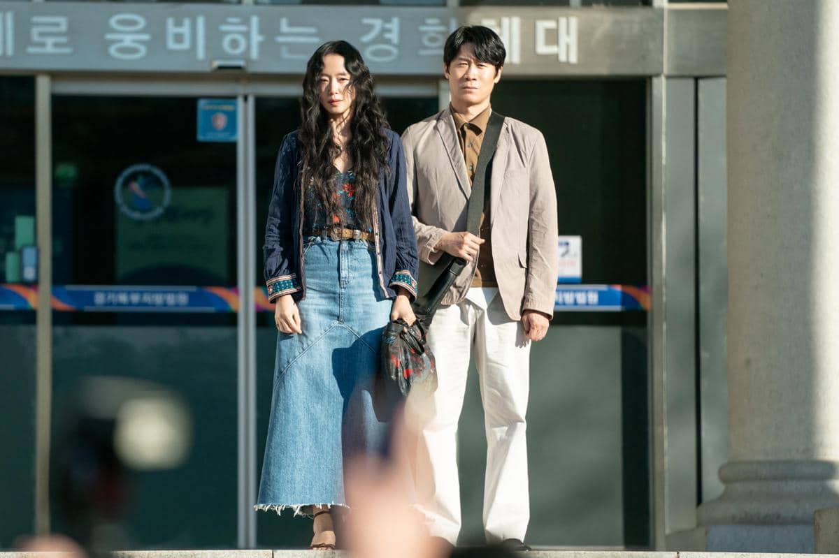 Jeon Do Yeon dan Jin Sun Kyu di The Price of Confession