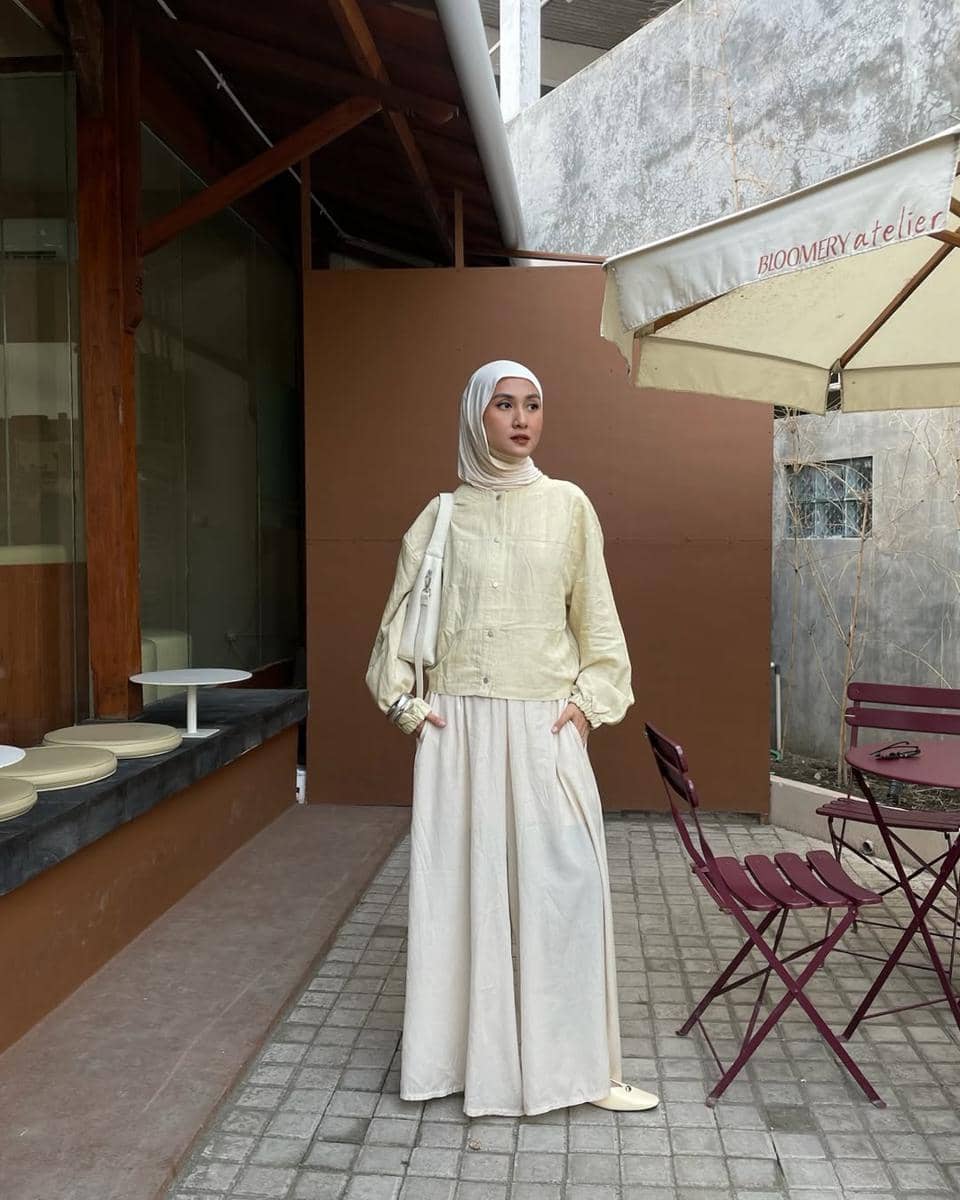 Inspirasi outfit ala Inas Rana