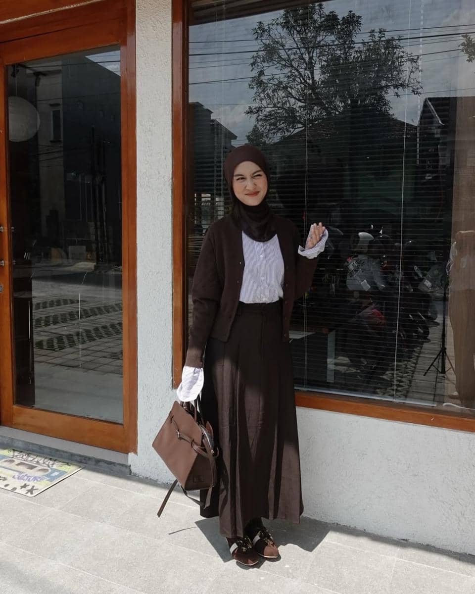 Inspirasi gaya ala Inas Rana