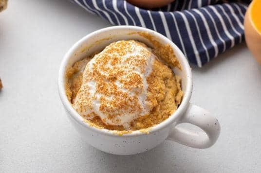 Ilustrasi pumpkin mug cake