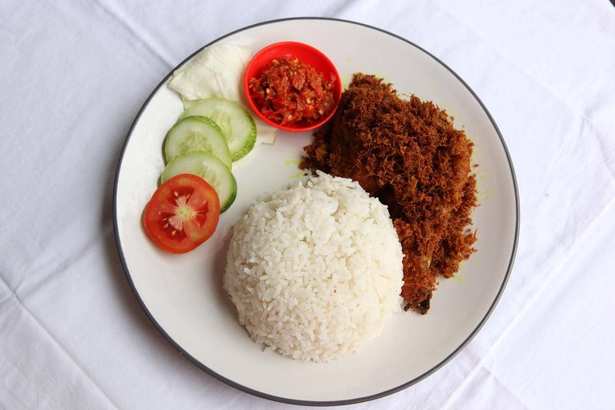ilustrasi ayam goreng laos