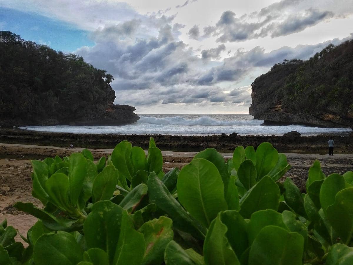 potret Pantai Batu Bengkung