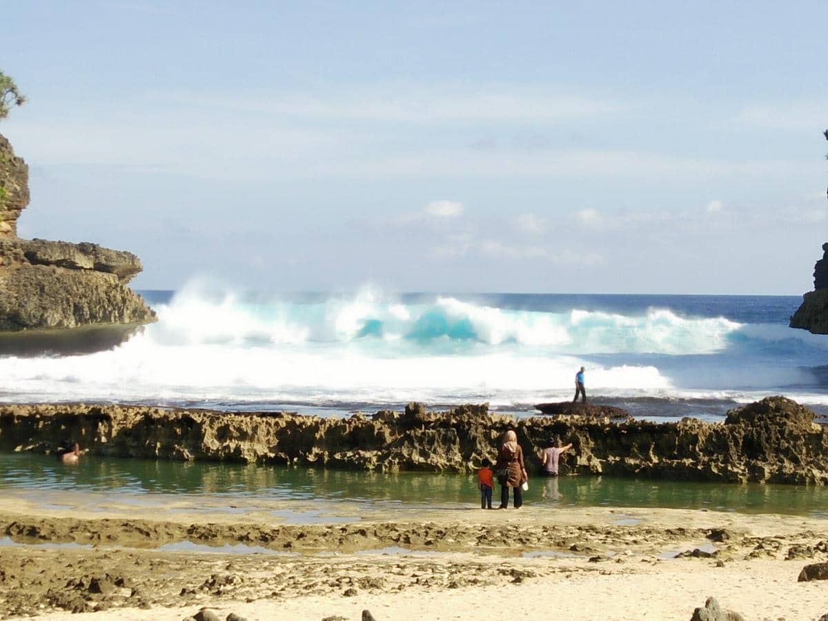 potret Pantai Batu Bengkung