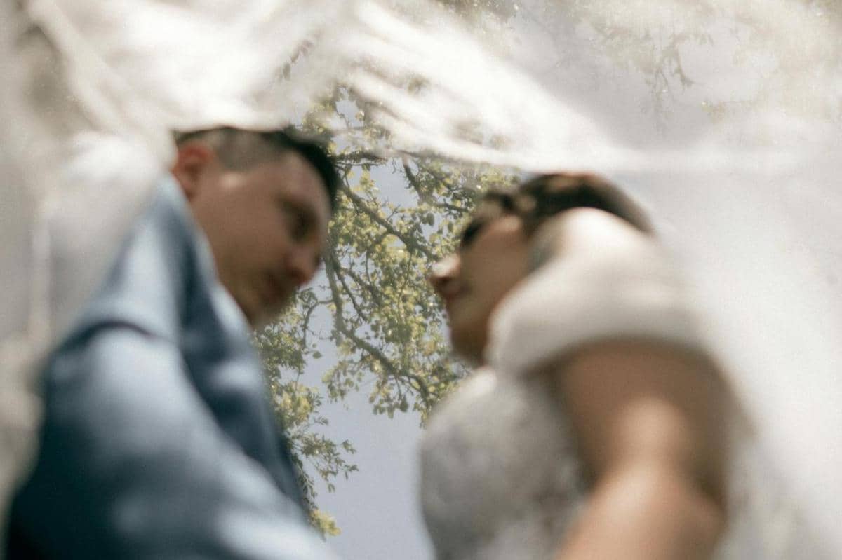 ilustrasi pasangan pengantin 