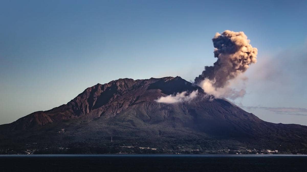 Usai Erupsi, Pendakian Gunung Dukono Ditutup Permanen