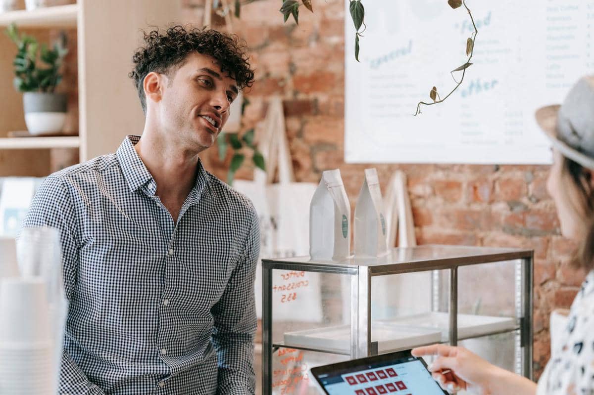 ilustrasi melayani pelanggan