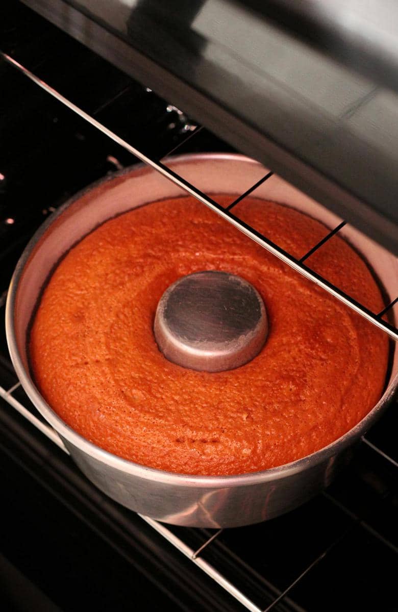 ilustrasi kue dalam loyang 