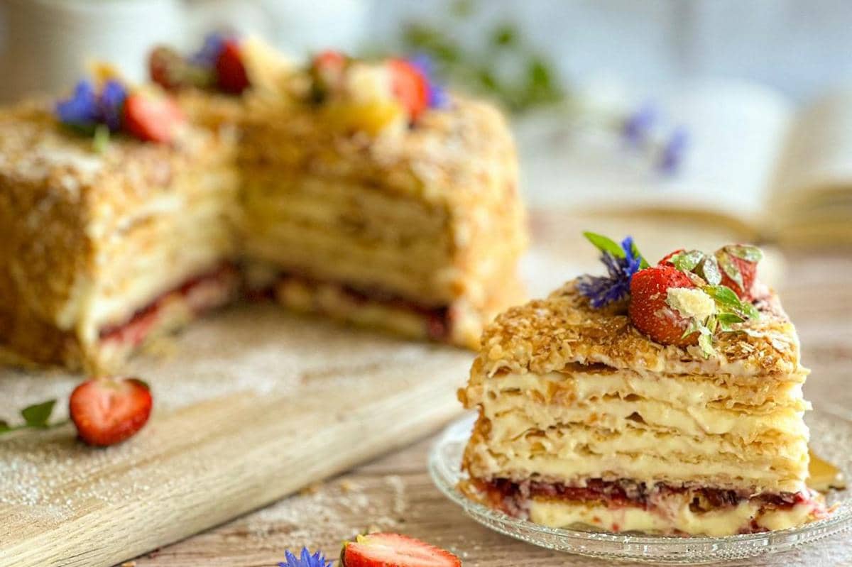 ilustrasi napoleon fruitcake