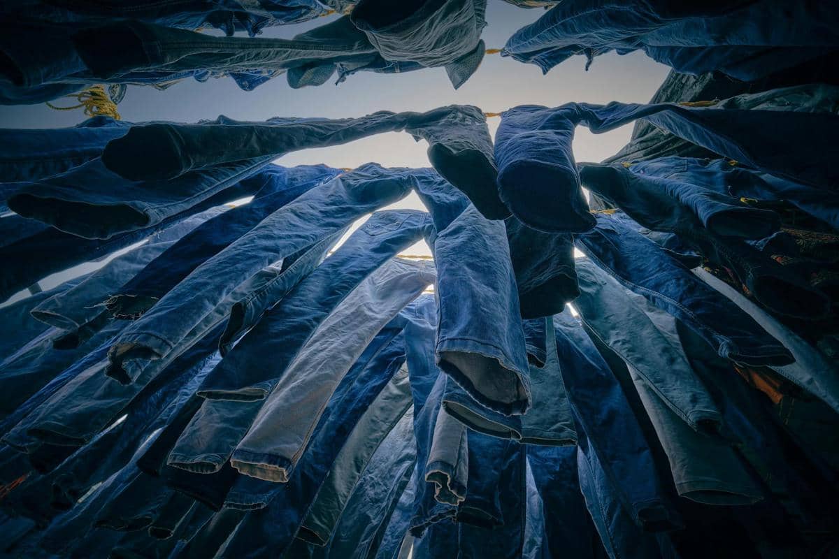 celana jeans dijemur