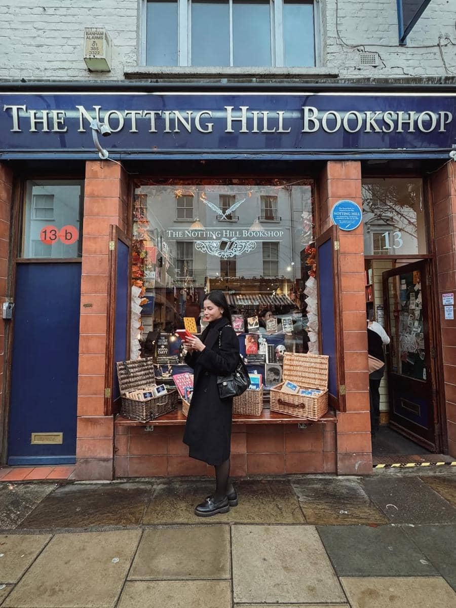 Liburan Yunita Siregar di London bersama suami.