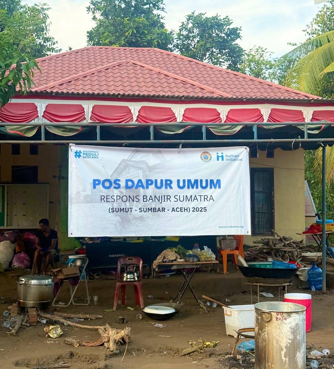 Regina Phoenix jadi relawan bencana di Pidie Jaya.