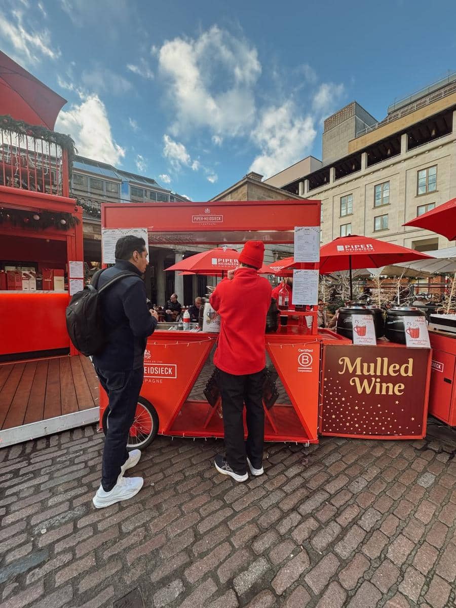 Liburan Yunita Siregar di London bersama suami.