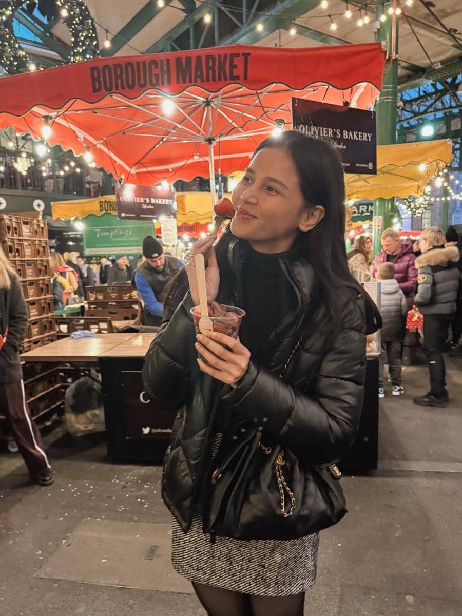 Liburan Yunita Siregar di London bersama suami.