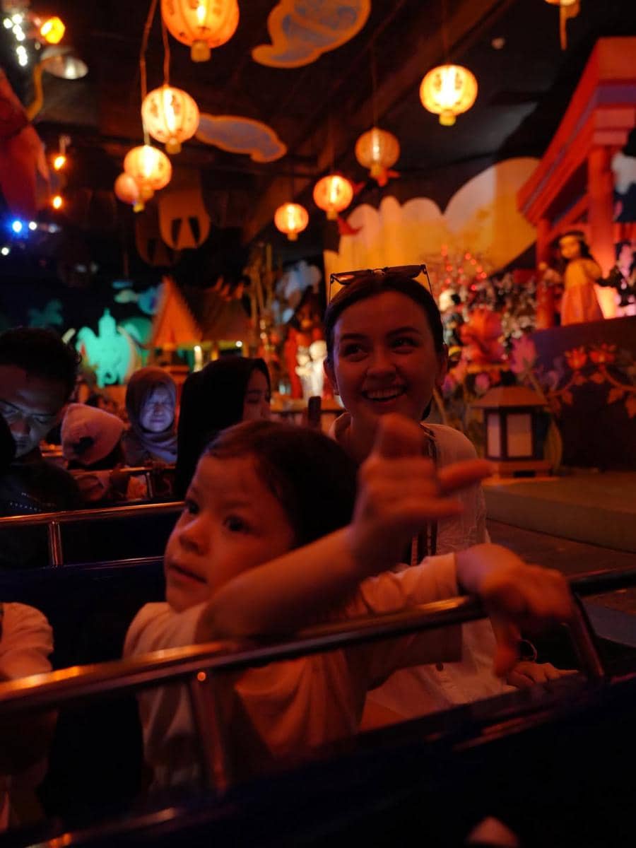 Kimberly Ryder ajak anak ke Dufan.