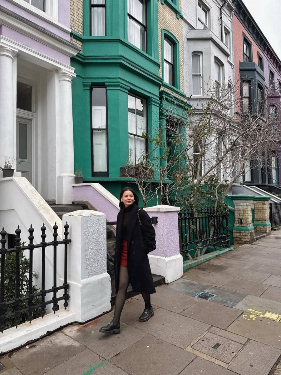 Liburan Yunita Siregar di London bersama suami.