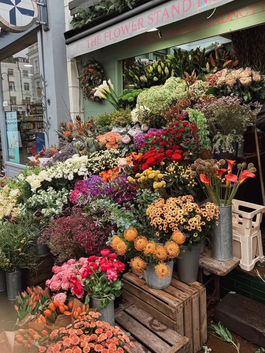 Liburan Yunita Siregar di London bersama suami.