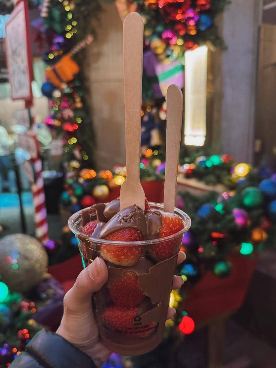 Liburan Yunita Siregar di London bersama suami.