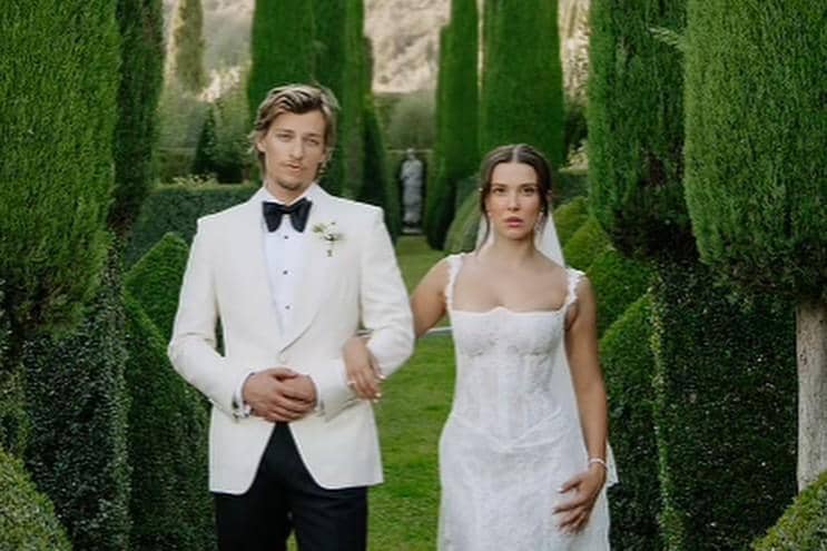 foto pernikahan Jake Bongiovi dan Millie Bobby Brown