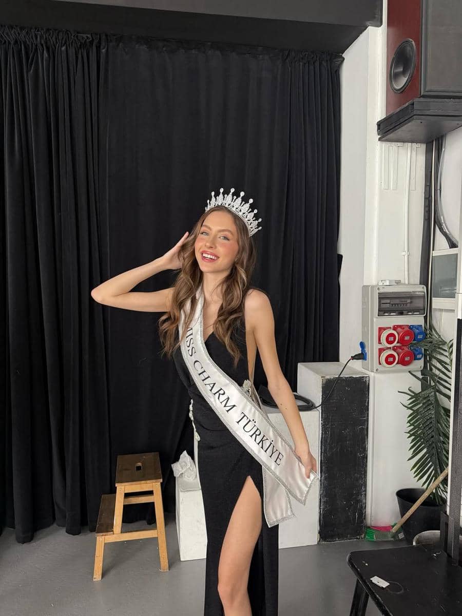 potret Alara Eric, Miss Charm Turki 2025