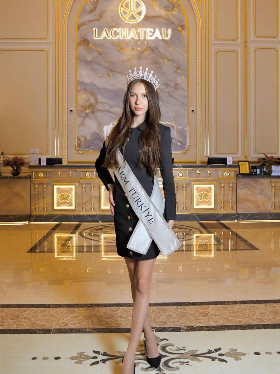 potret Alara Eric, Miss Charm Turki 2025