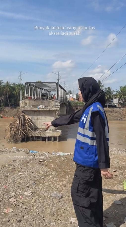 Regina Phoenix di Tempat Pengungsian Korban Banjir (instagram.com/reginaaphx)
